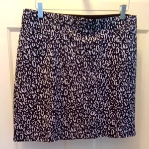 CHICO'S BLACK & WHITE PLEATED SKORT  WITH BLACK SHORTS. ELASTIC WAIST    SIZE 1